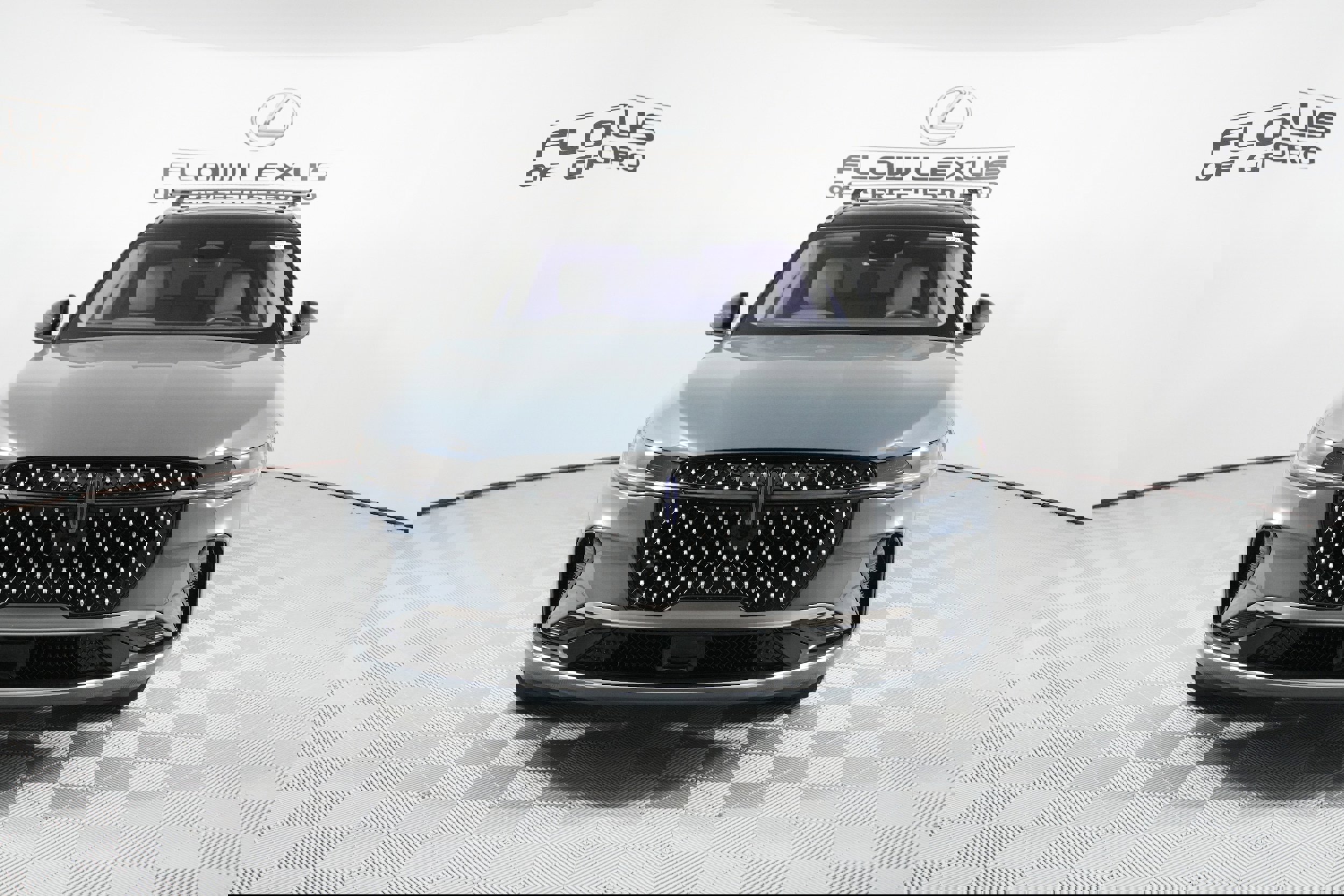 Used 2025 Lincoln Nautilus Reserve image 2