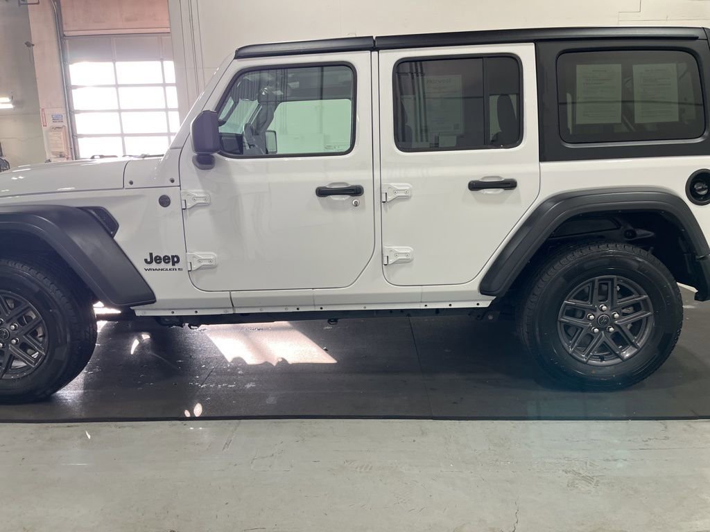 Used 2024 Jeep Wrangler Unlimited Sport AWD/4WD image 4