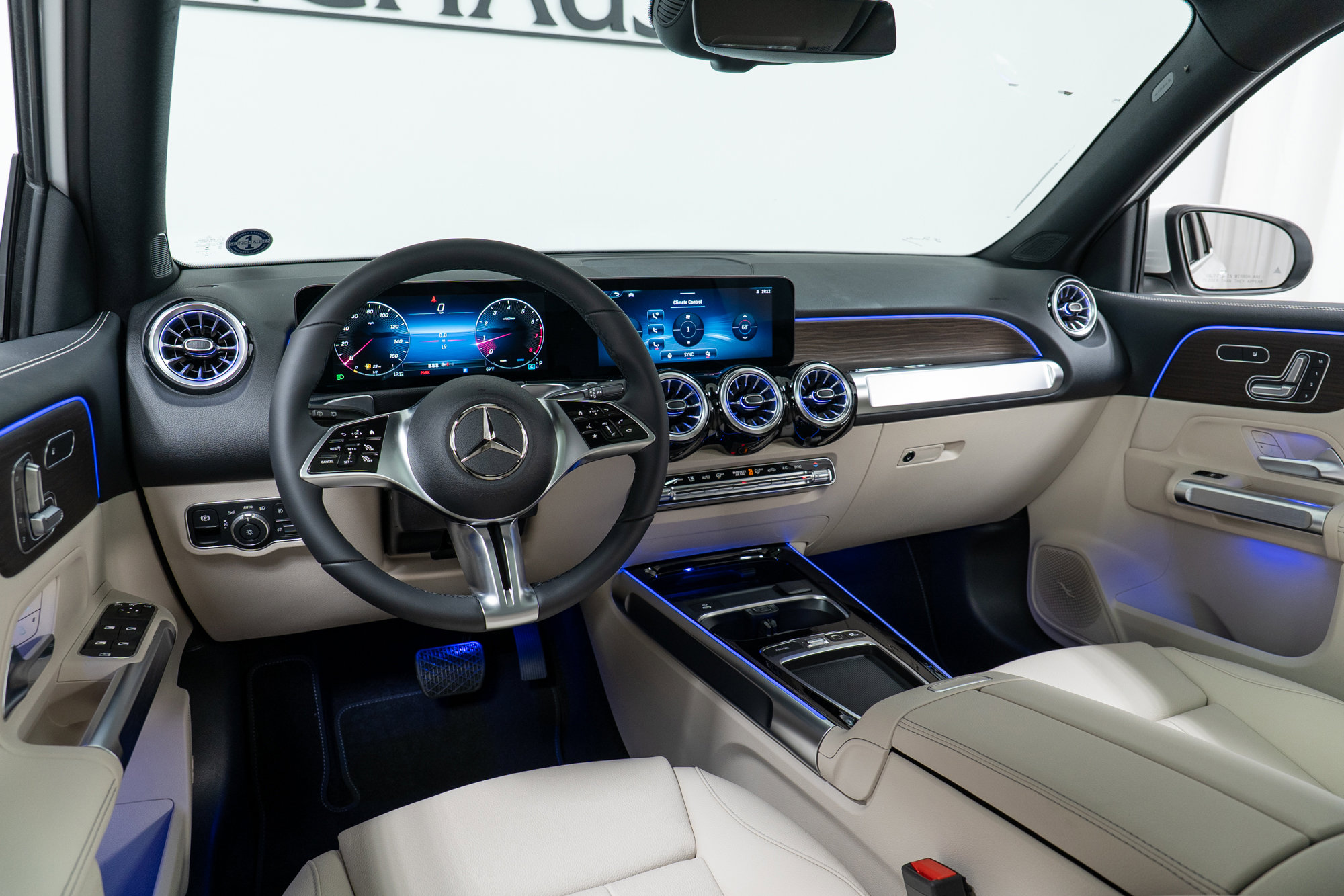 New 2026 Mercedes-Benz GLB 250 4MATIC image 16