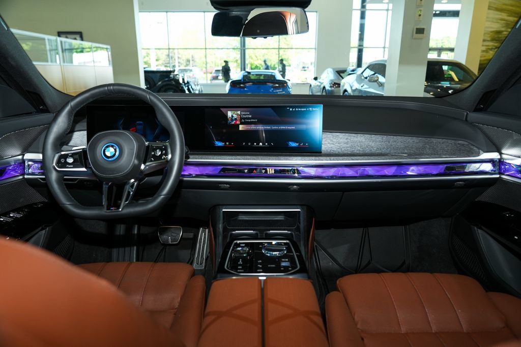 Used 2025 BMW i7 xDrive60 AWD/4WD image 39