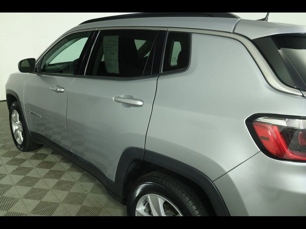 Used 2022 Jeep Compass Latitude w/ Convenience Group AWD/4WD image 17