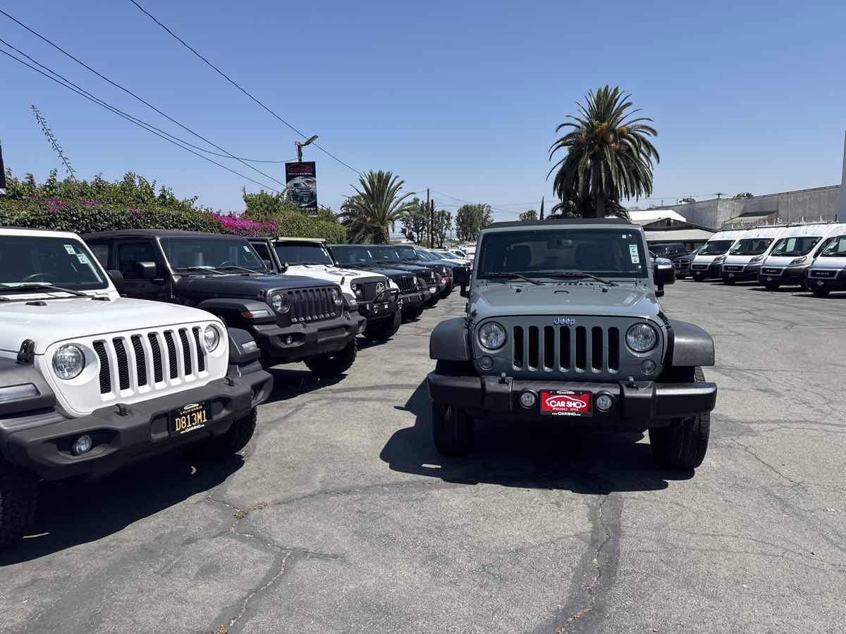 Used 2015 Jeep Wrangler Unlimited Sport w/ Quick Order Package 24S AWD/4WD image 16