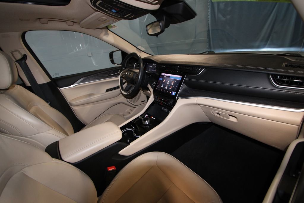 Used 2021 Jeep Grand Cherokee L Limited image 25