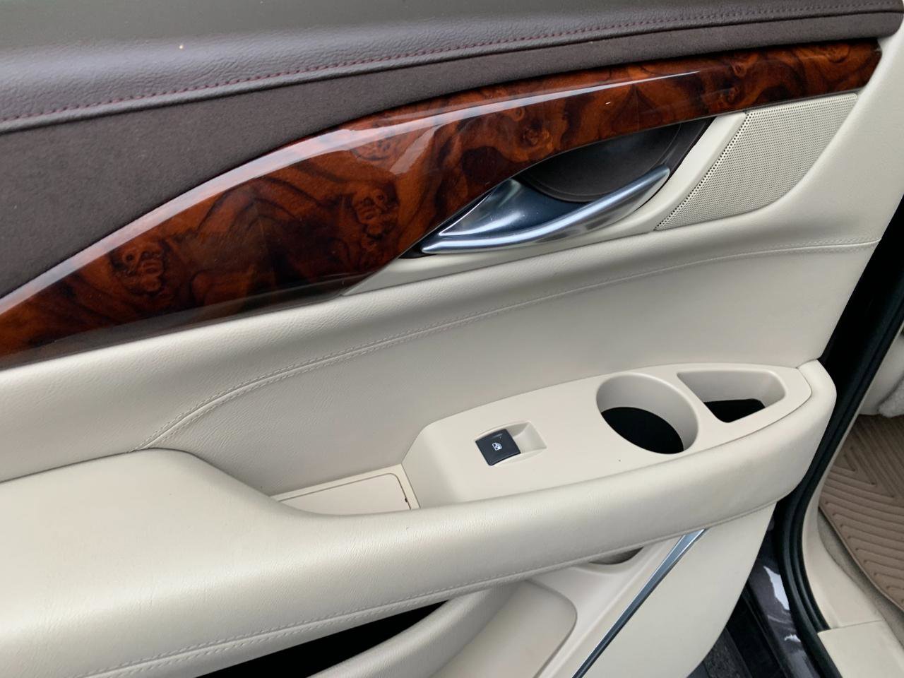Used 2015 Cadillac Escalade ESV Premium image 31