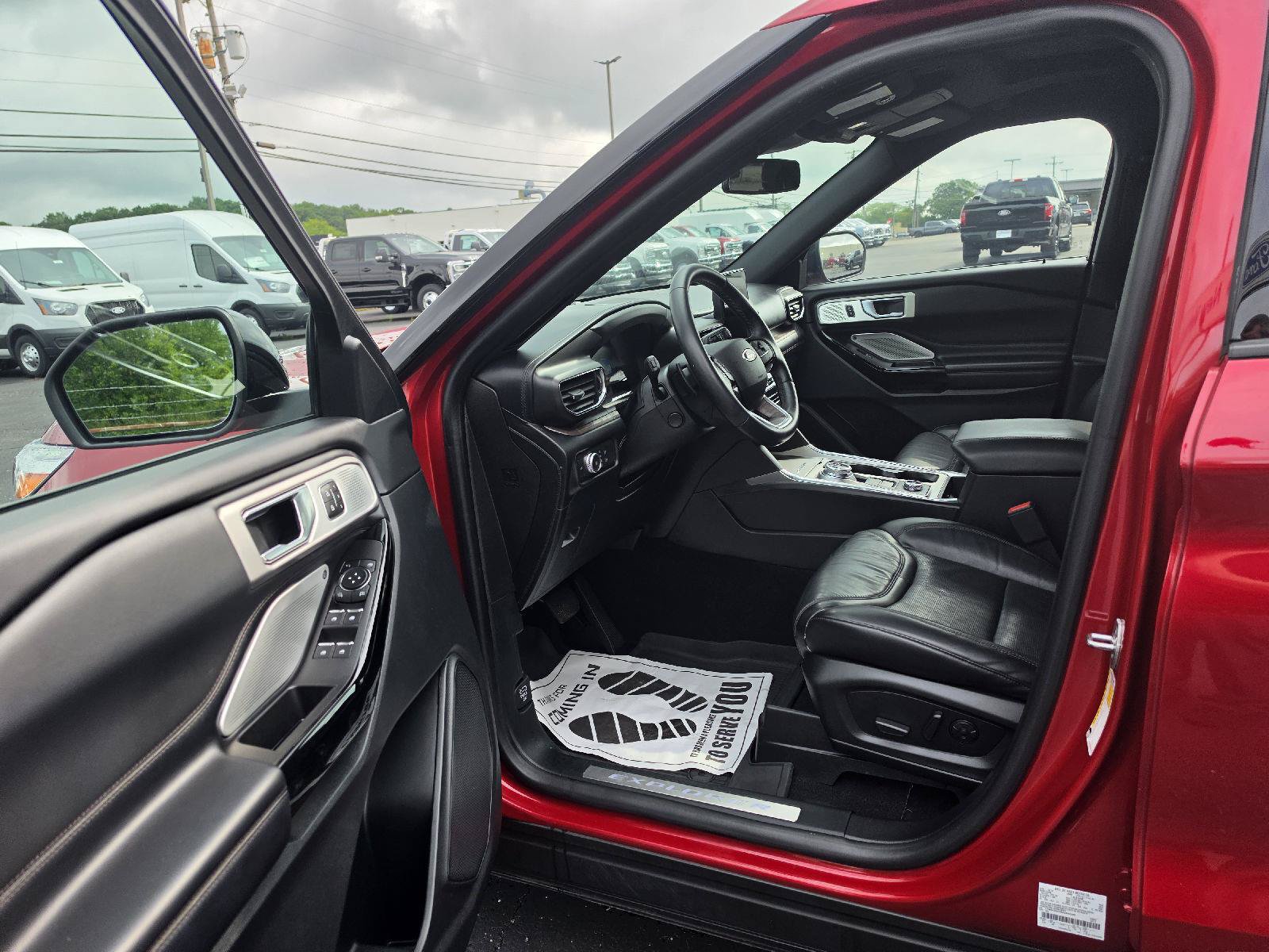 Used 2021 Ford Explorer Platinum w/ Equipment Group 601A AWD/4WD image 13
