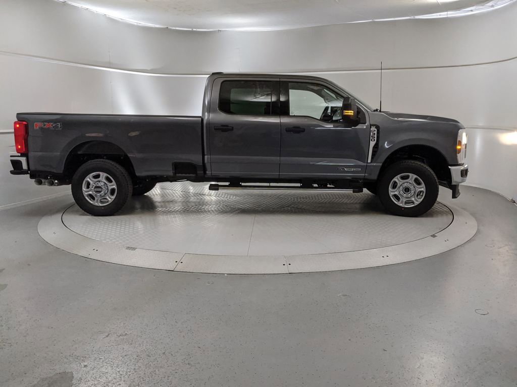New 2026 Ford F350 XLT image 2