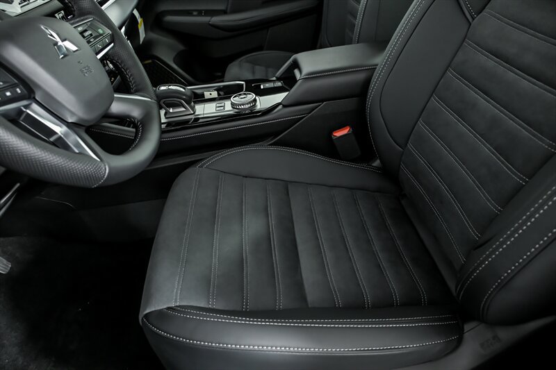 New 2026 Mitsubishi Outlander SE AWD/4WD image 13