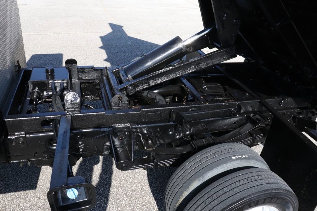 Used 2016 Ford F550 2WD Regular Cab Super Duty image 22