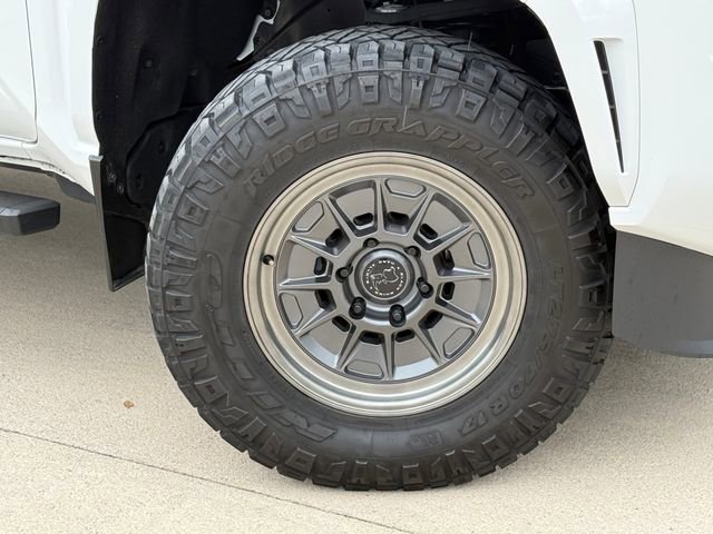 Used 2024 Toyota Tacoma SR5 AWD/4WD image 2
