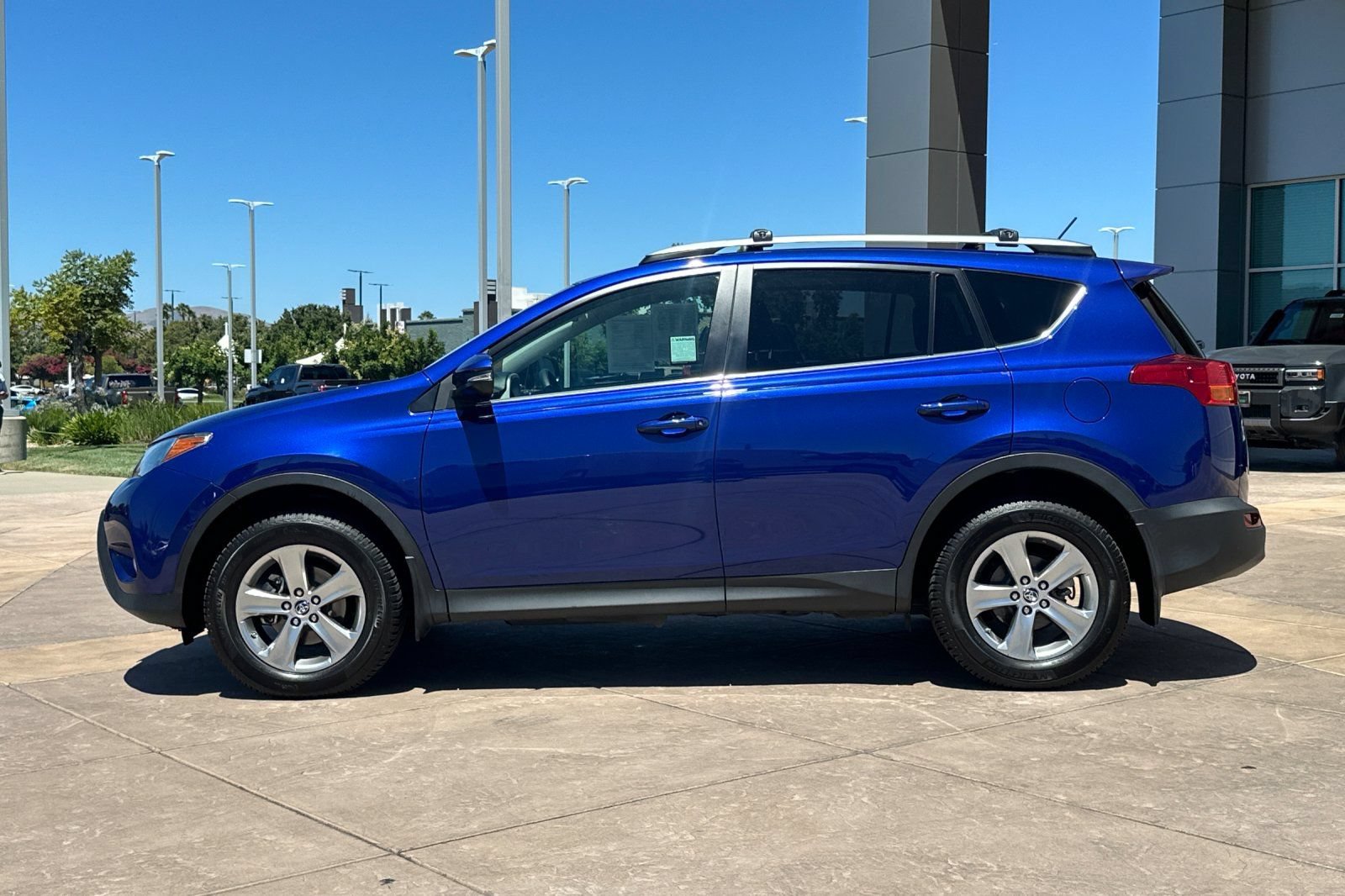 Used 2015 Toyota RAV4 XLE AWD/4WD image 7