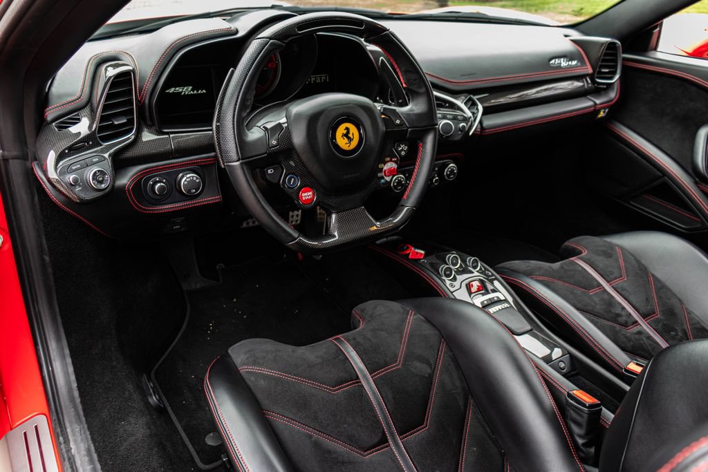 Used 2015 Ferrari 458 Italia Coupe RWD image 35