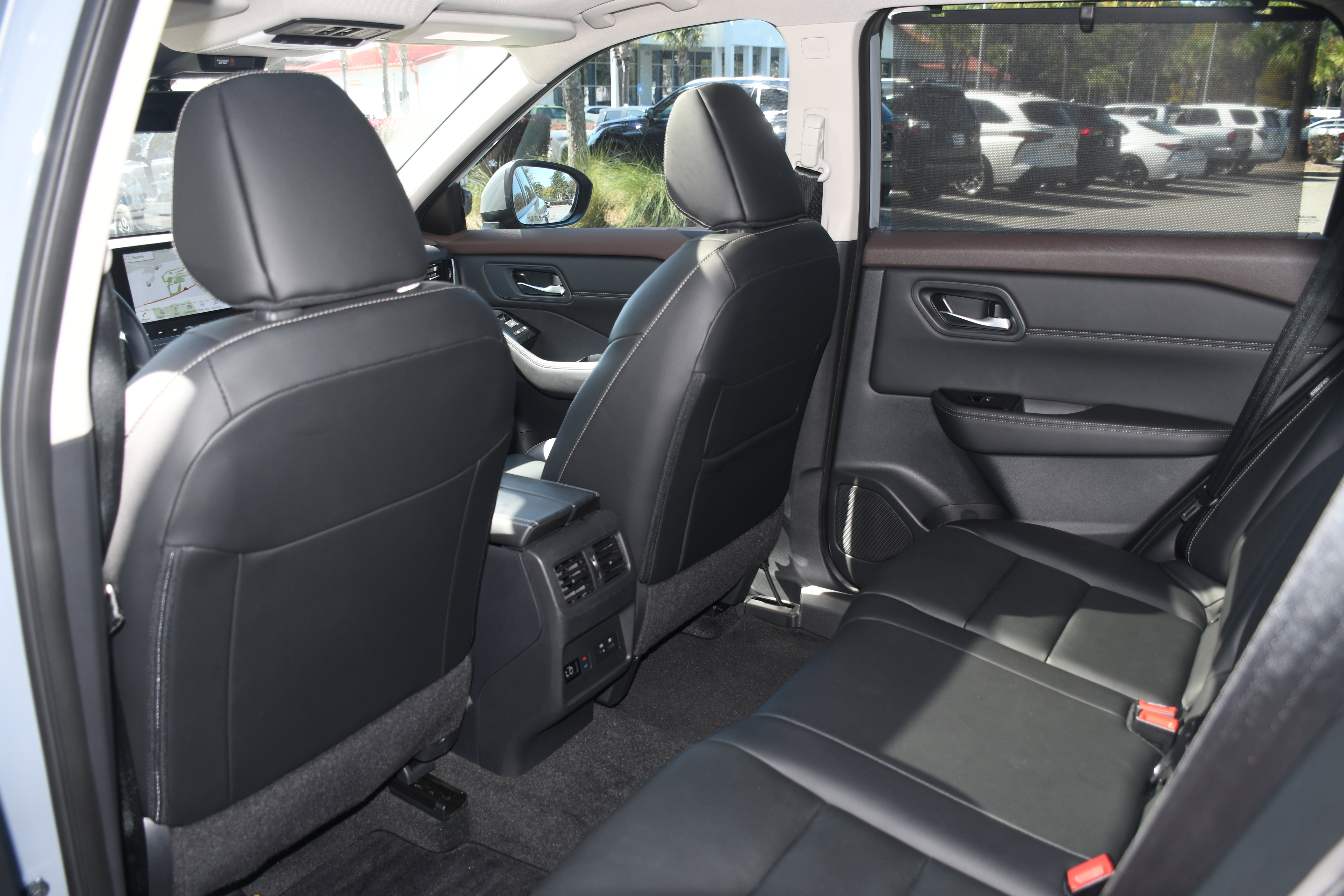 Used 2023 Nissan Rogue SL w/ SL Premium Package image 17