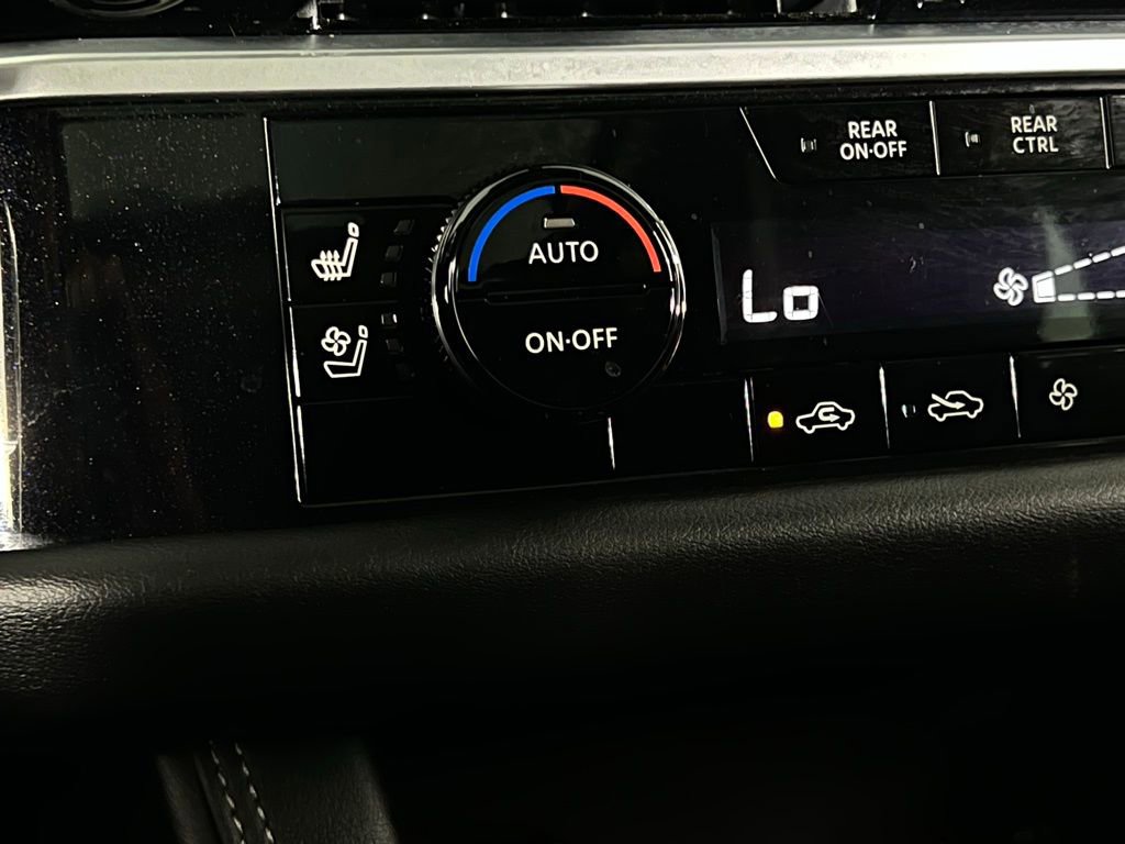 Used 2024 Nissan Pathfinder Platinum image 18