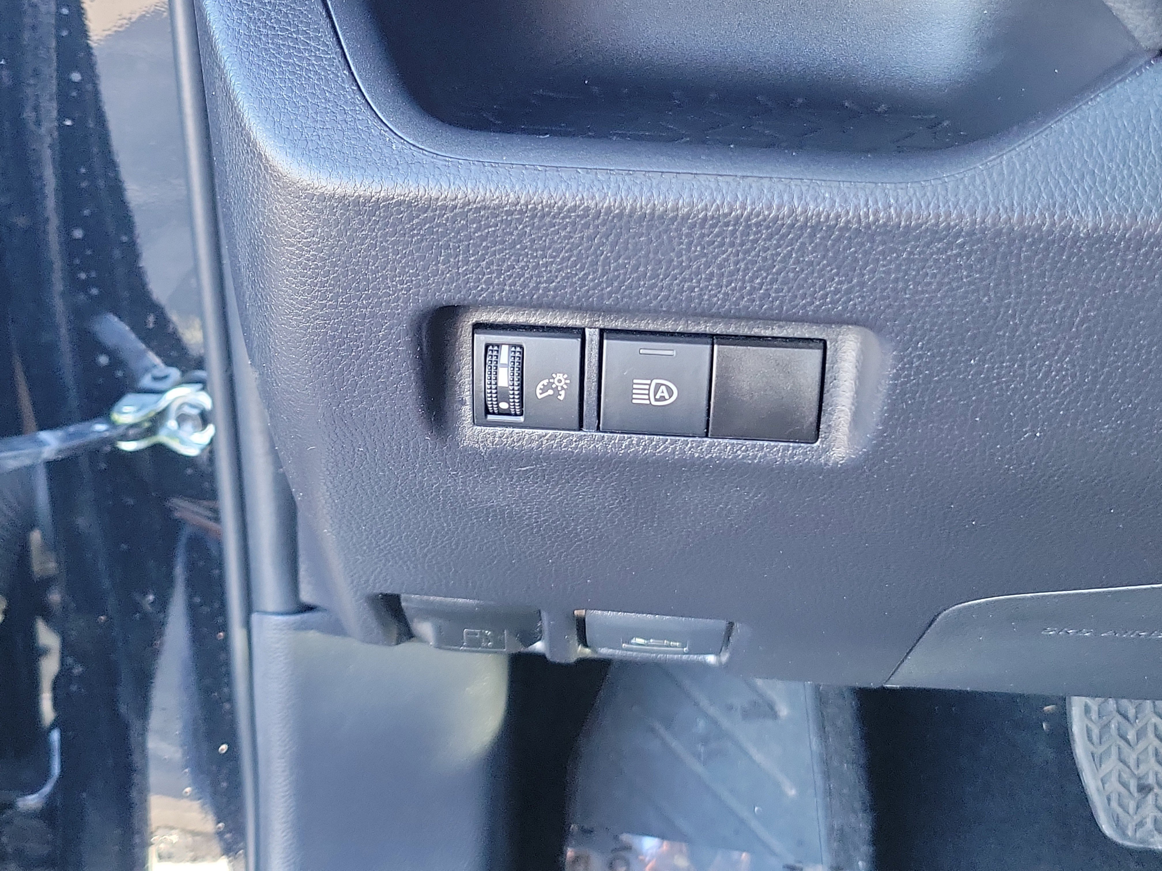 Certified 2025 Toyota RAV4 XLE image 18