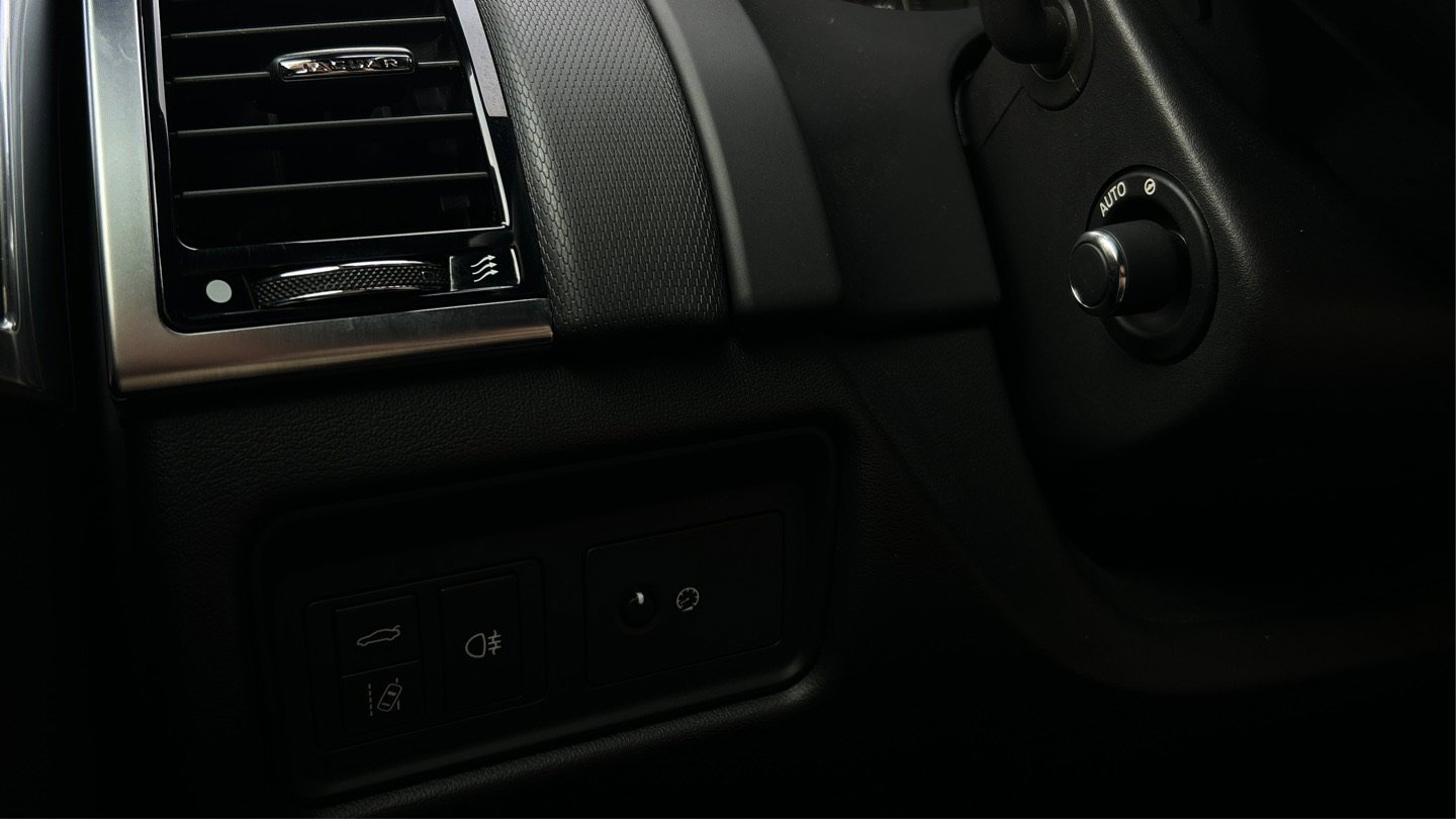 Used 2018 Jaguar F-TYPE Convertible image 28