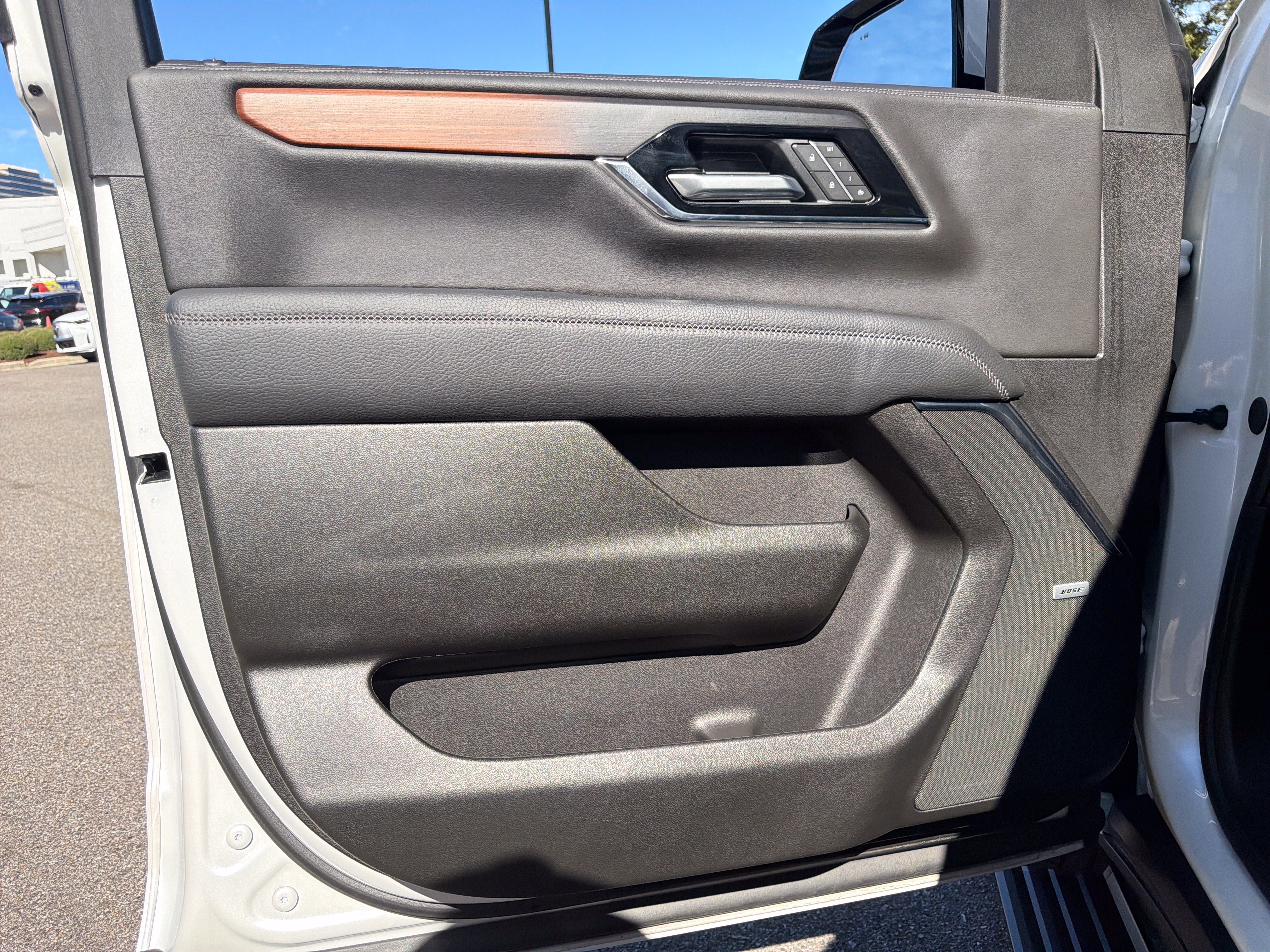 Used 2025 GMC Yukon Denali w/ Sun & Power Step Package AWD/4WD image 29