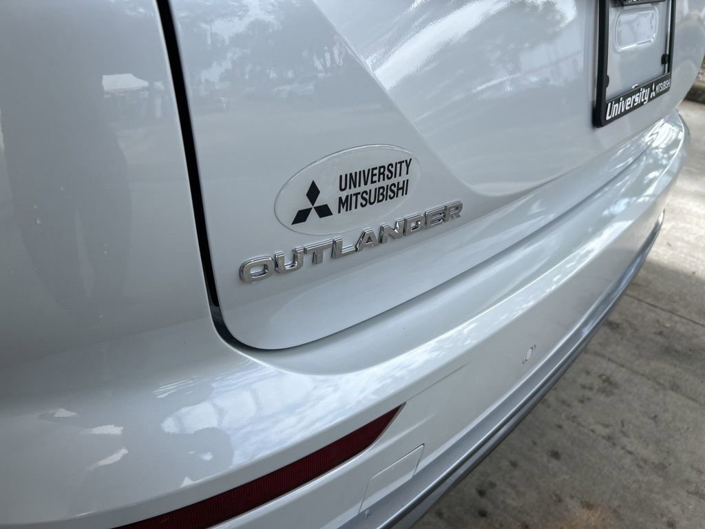 New 2026 Mitsubishi Outlander SE image 17