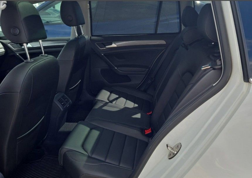 Used 2019 Volkswagen Golf Alltrack image 11