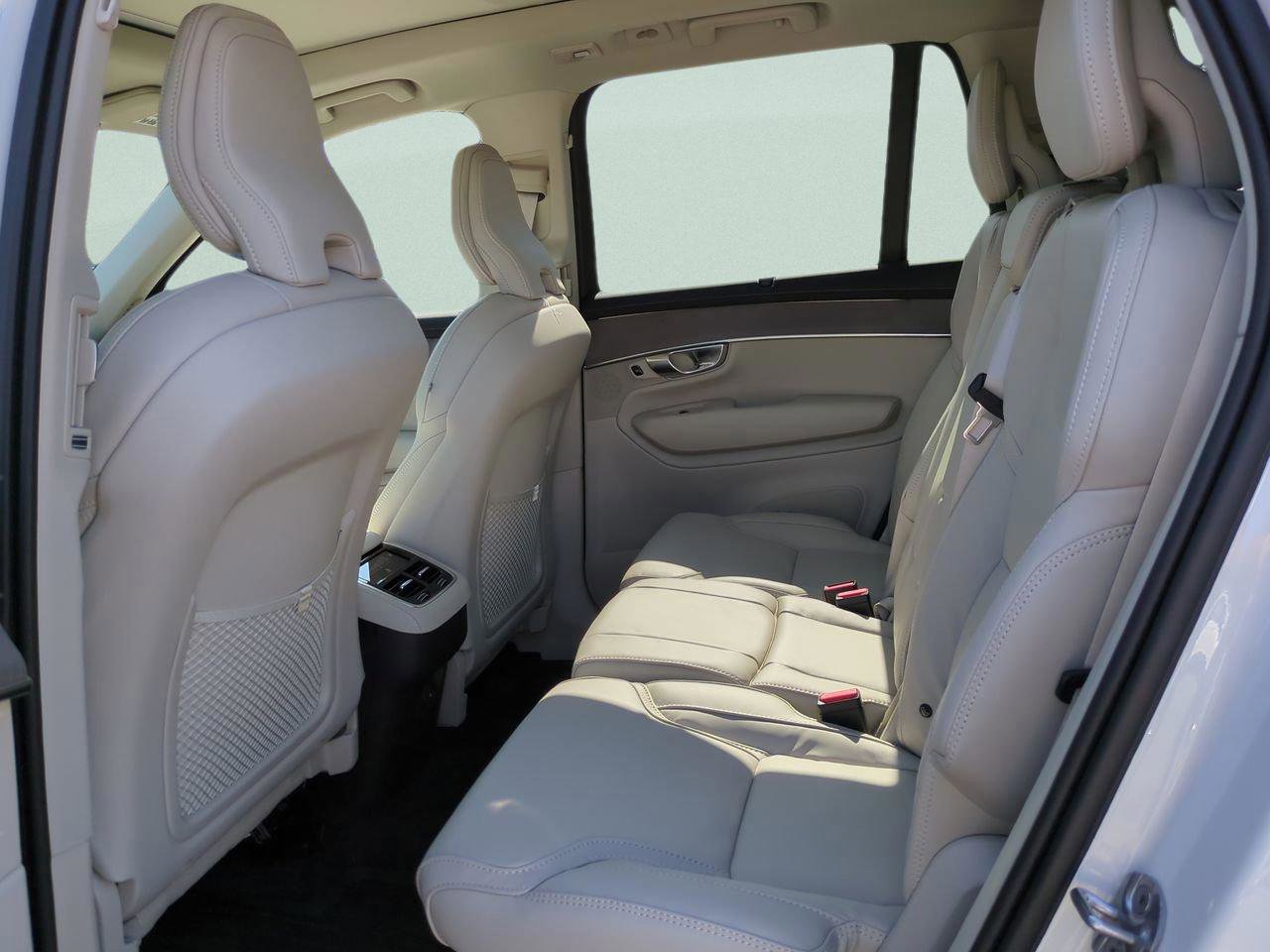 New 2026 Volvo XC90 B6 Ultra w/ Protection Package image 29