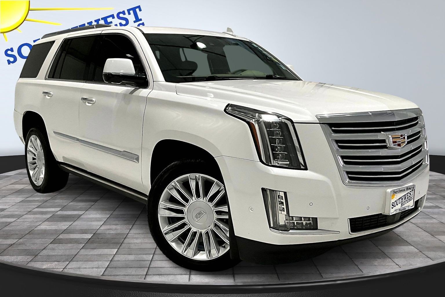 Used 2020 Cadillac Escalade Platinum image 3