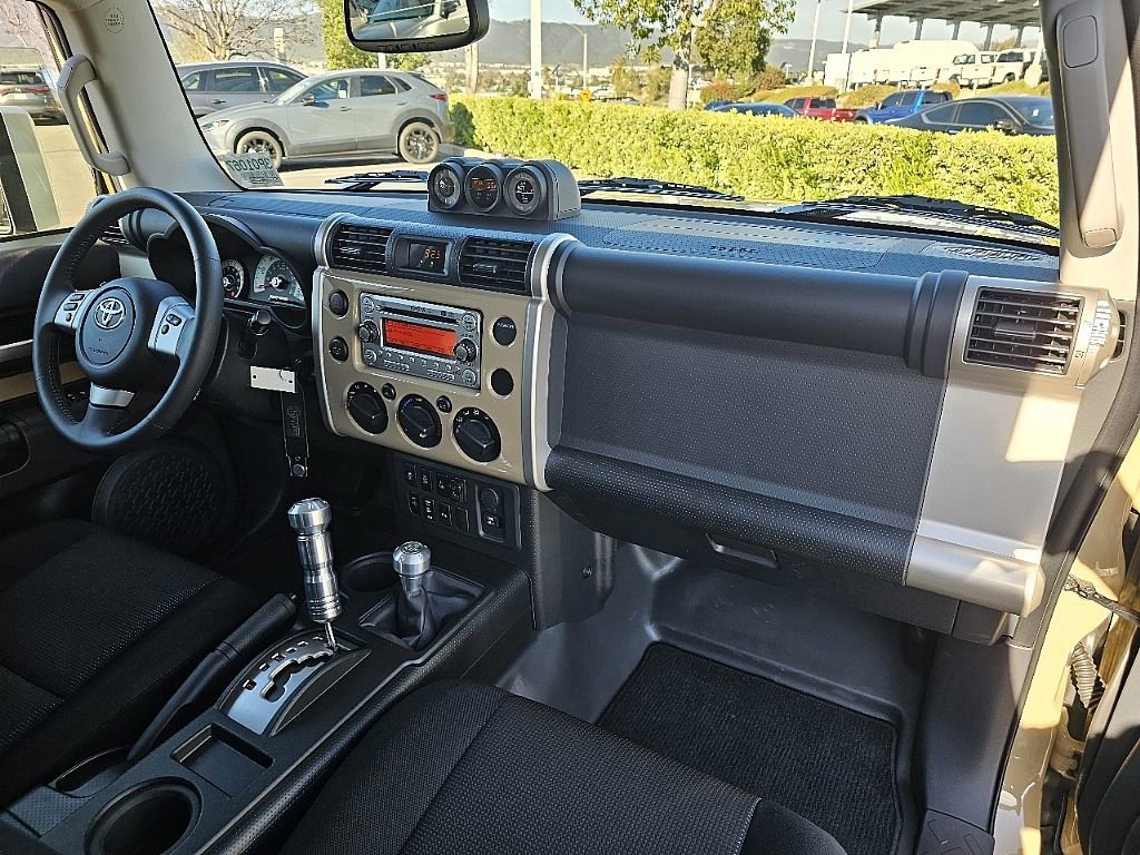 Used 2014 Toyota FJ Cruiser 4WD w/ Upgrade Package image 25