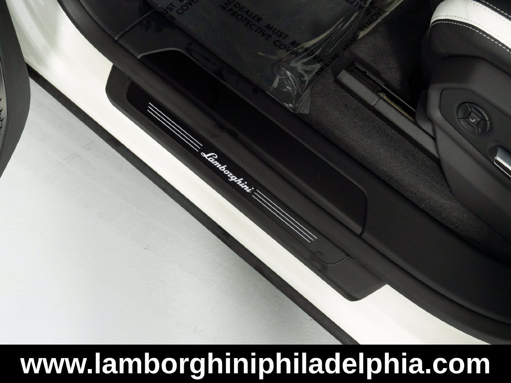 Used 2025 Lamborghini Urus SE AWD/4WD image 17