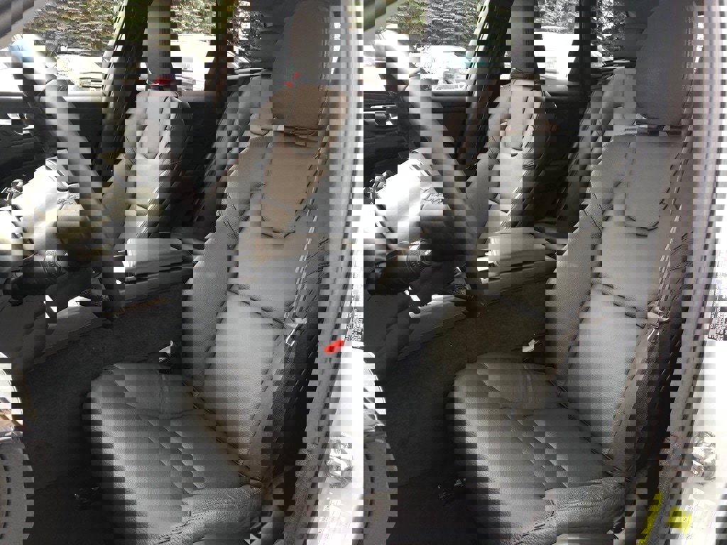 Used 2025 Volvo XC60 T8 Plus w/ Protection Package Premier image 31