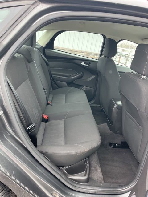 Used 2018 Ford Focus SE w/ SE Appearance Package FWD image 37