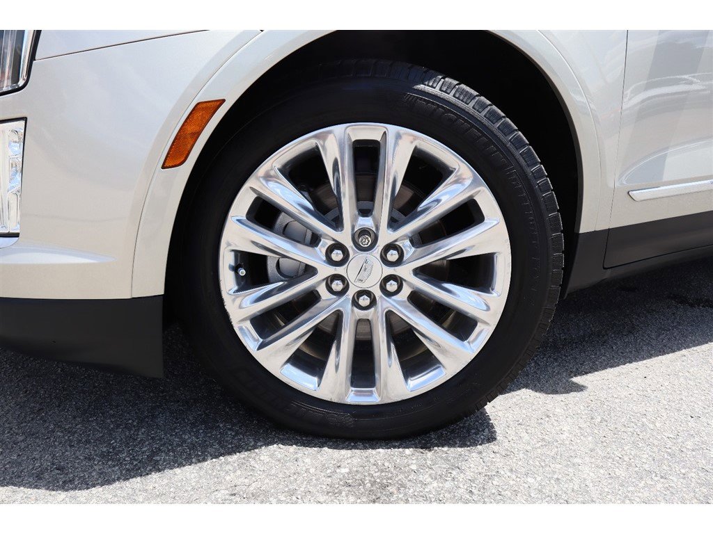 Used 2017 Cadillac XT5 Platinum AWD/4WD image 14
