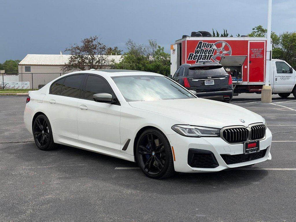 Used 2021 BMW M550i xDrive w/ Executive Package image 3