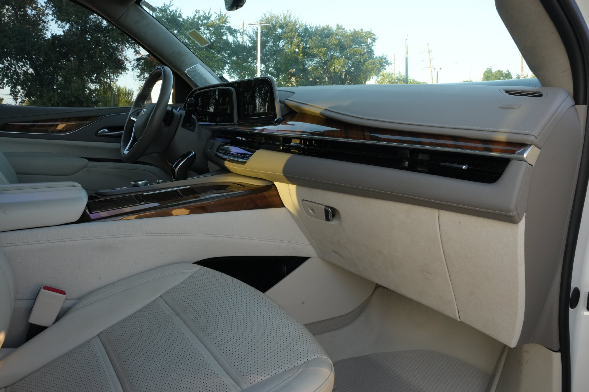 Certified 2024 Cadillac Escalade ESV Sport Platinum w/ LPO, ONYX Package AWD/4WD image 21