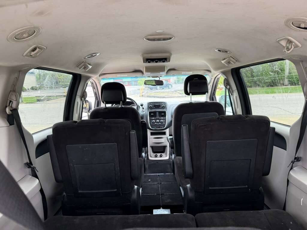 Used 2013 Dodge Grand Caravan SE image 24