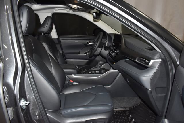 Used 2023 Toyota Highlander XLE image 31