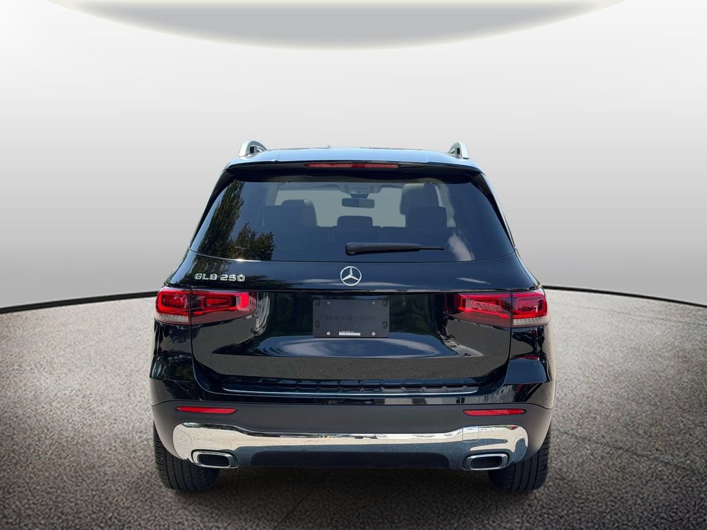 Used 2023 Mercedes-Benz GLB 250 w/ Premium Package image 3