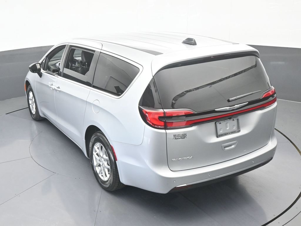 New 2026 Chrysler Pacifica Select image 47
