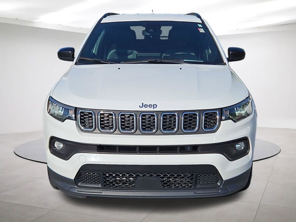 Used 2024 Jeep Compass Latitude image 2