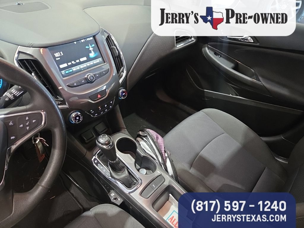 Used 2018 Chevrolet Cruze LT w/ Redline Edition FWD image 11