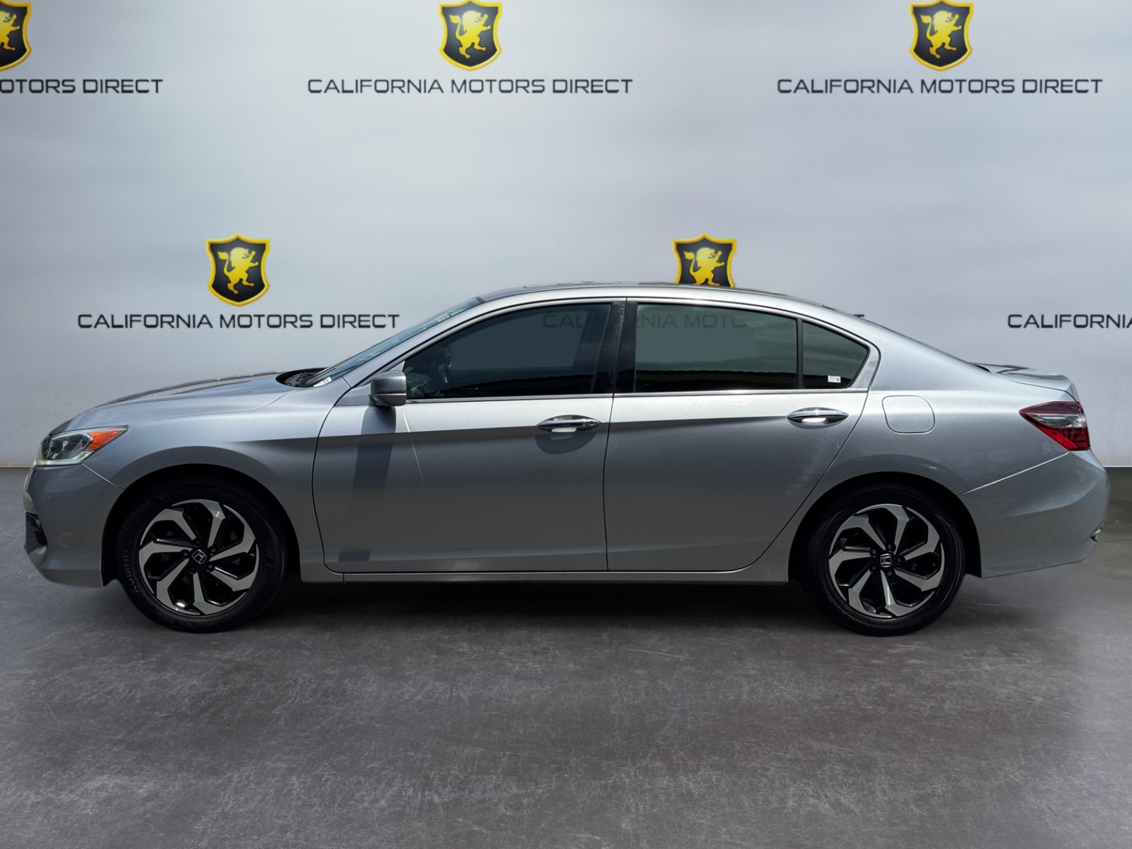 Used 2017 Honda Accord EX-L image 2