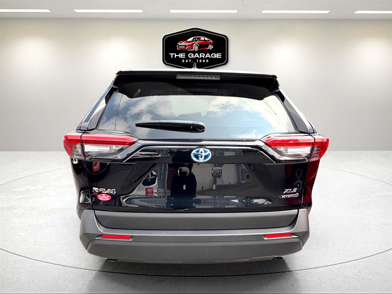Used 2021 Toyota RAV4 XLE w/ Convenience Package image 5