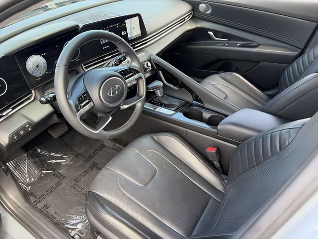 Used 2023 Hyundai Elantra Limited w/ Preferred Accessory Package FWD image 19