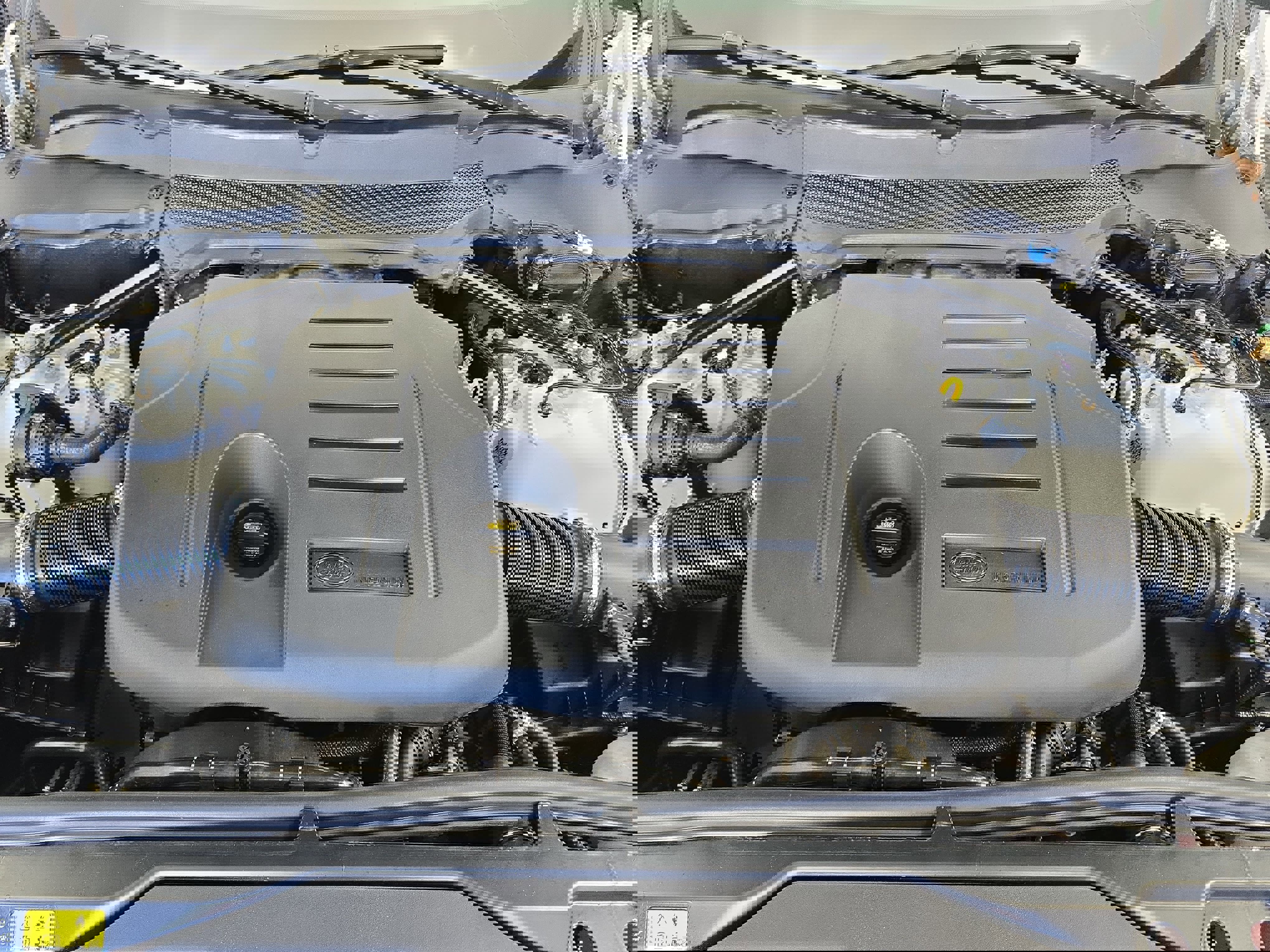 Used 2024 Land Rover Discovery Metropolitan Edition image 32