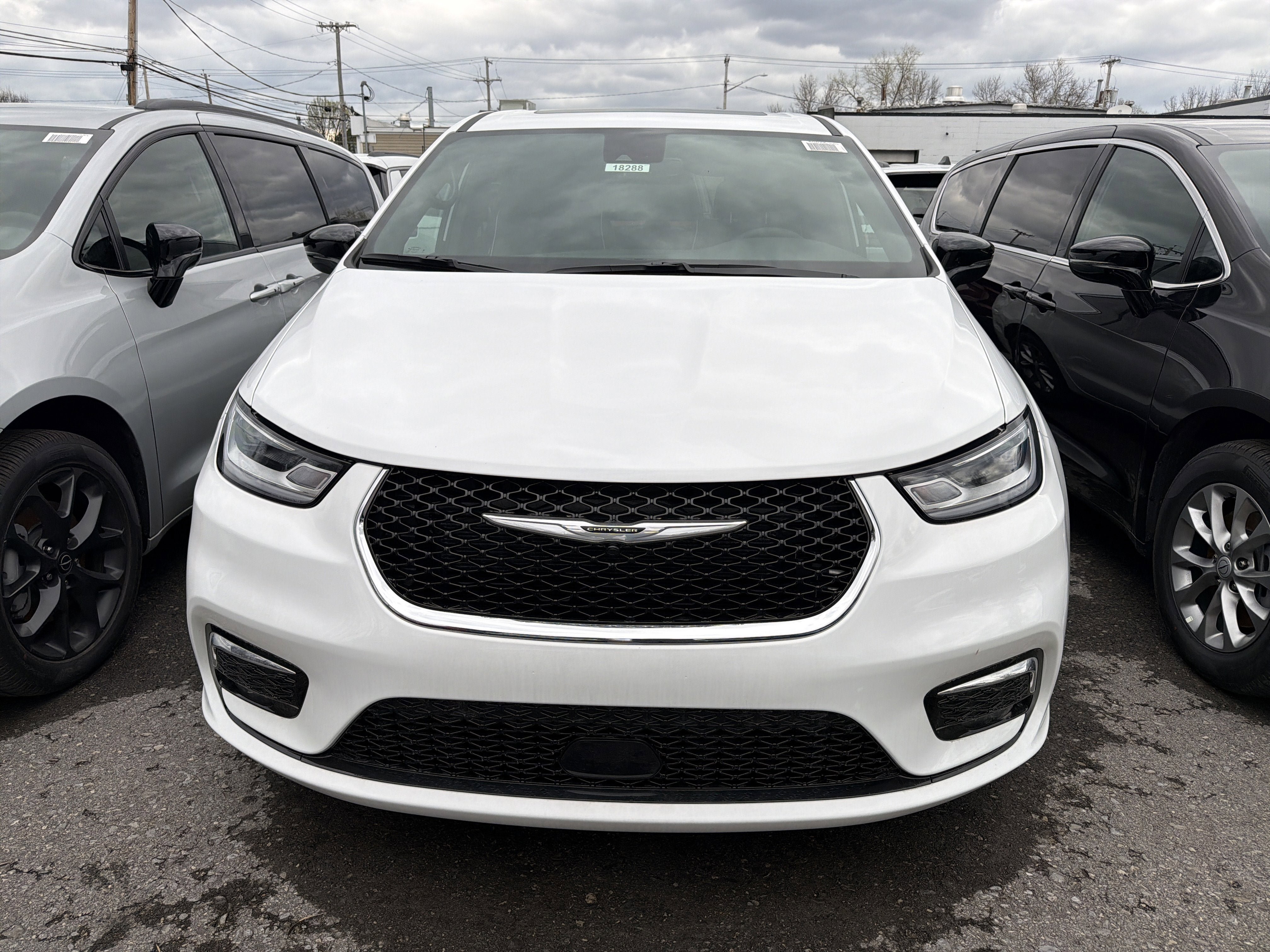 New 2026 Chrysler Pacifica Limited w/ Uconnect Theater Family Group AWD/4WD image 3
