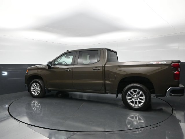 Used 2023 Chevrolet Silverado 1500 LT AWD/4WD image 2