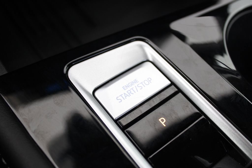 Used 2025 Volkswagen Atlas Cross Sport SE image 33