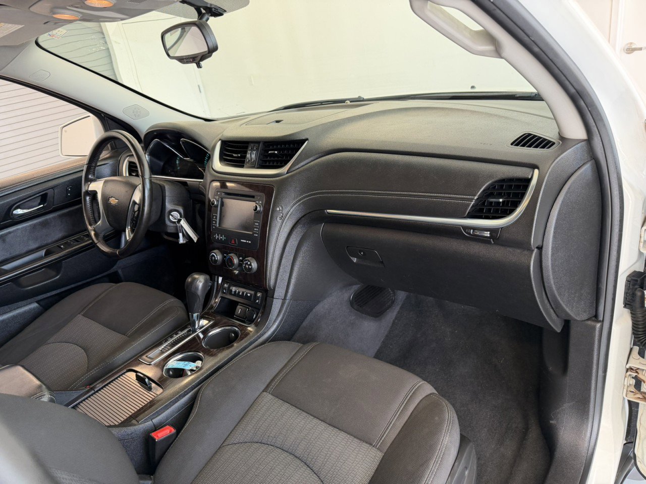 Used 2015 Chevrolet Traverse LT image 35