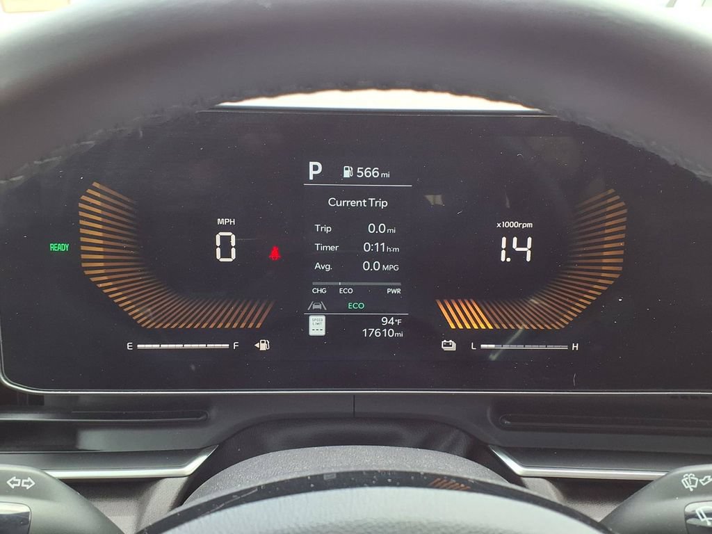 Used 2025 Kia Carnival EX FWD image 38