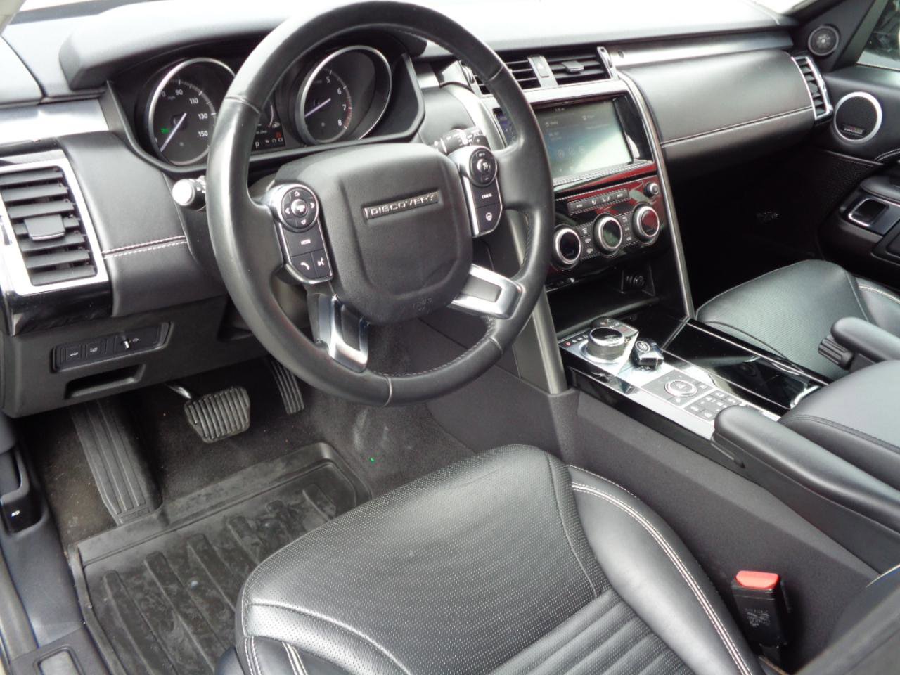 Used 2017 Land Rover Discovery First Edition image 5