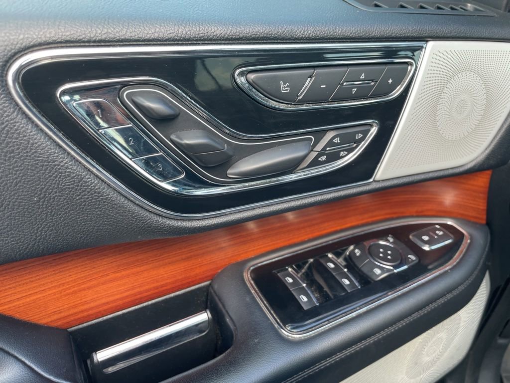 Used 2018 Lincoln Navigator L Reserve w/ Technology Package AWD/4WD image 14
