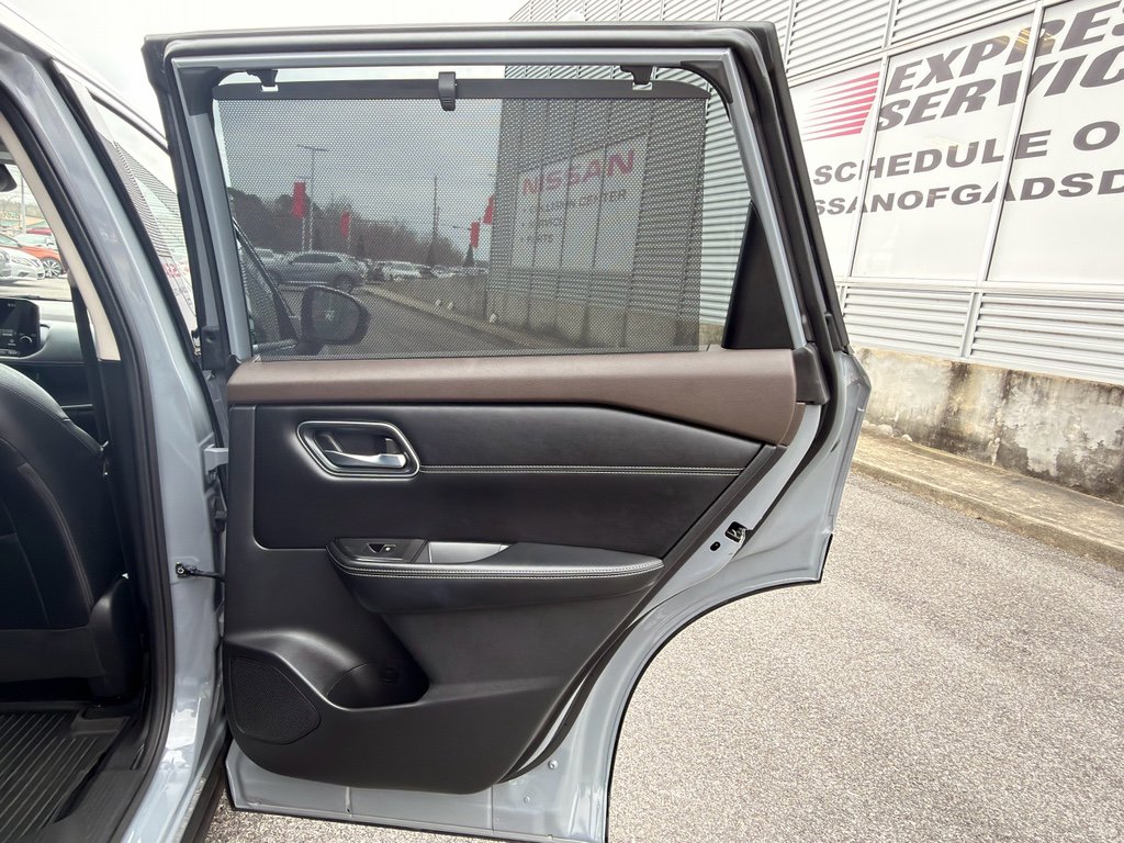 Used 2022 Nissan Rogue Platinum w/ Head-Up Display Package image 17