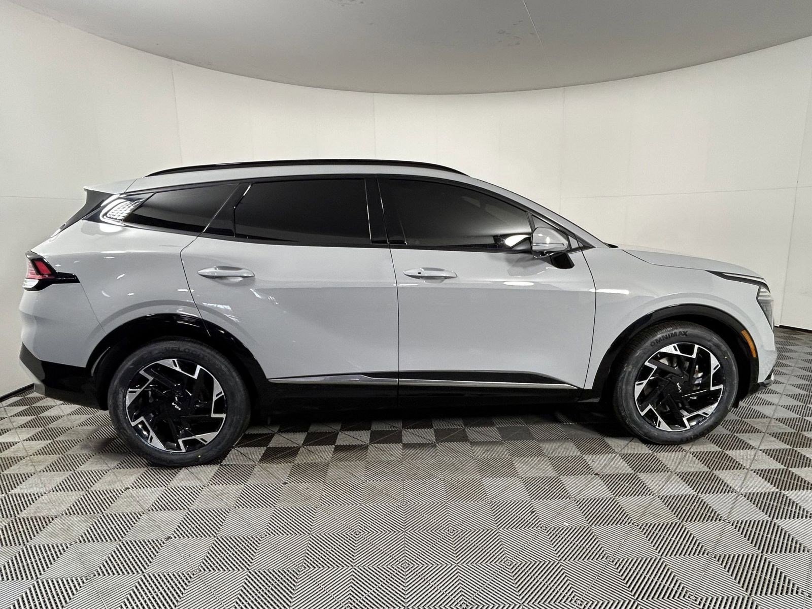 Used 2024 Kia Sportage SX image 8